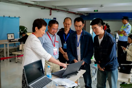 04d82985cc3567c19930dd9d8894e8d2